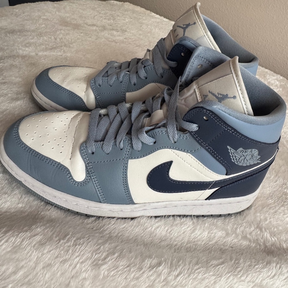 Air Jordan 1 Mid Ice Blue White Navy Size 9.5